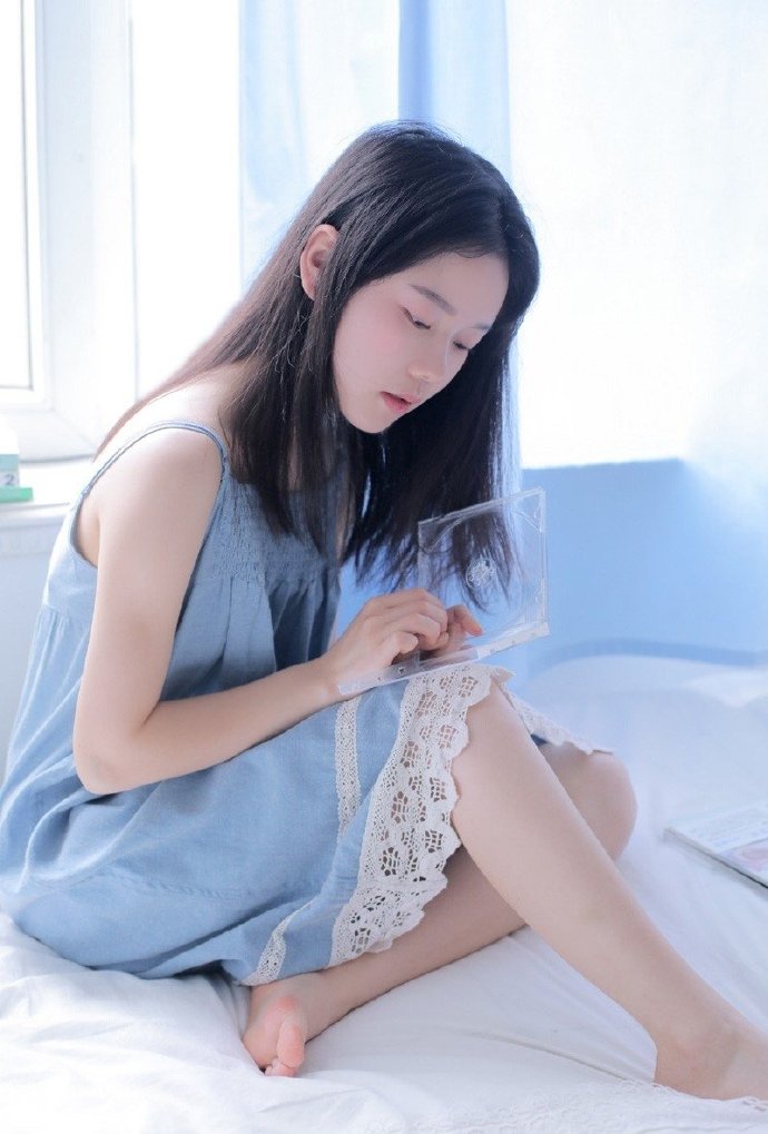 清纯萌妹子图片 小萝莉吊带私房养眼写真集 9