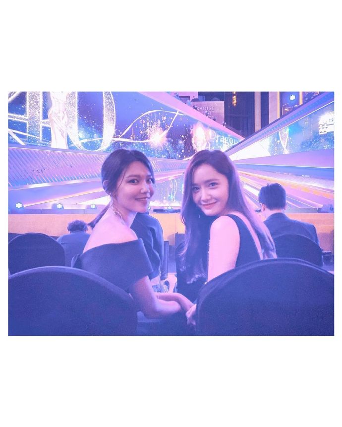 少女时代成员崔秀英青龙电影节红毯图片 6