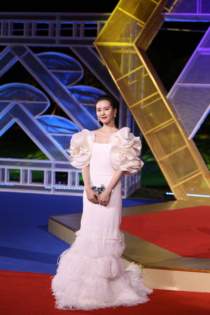 天鹅颈明星美女刘诗诗倪妮金鸡奖红毯图片 5