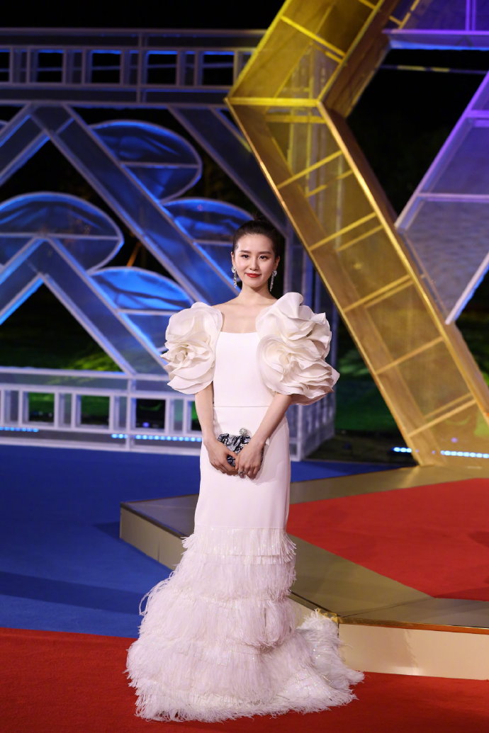 天鹅颈明星美女刘诗诗倪妮金鸡奖红毯图片 7