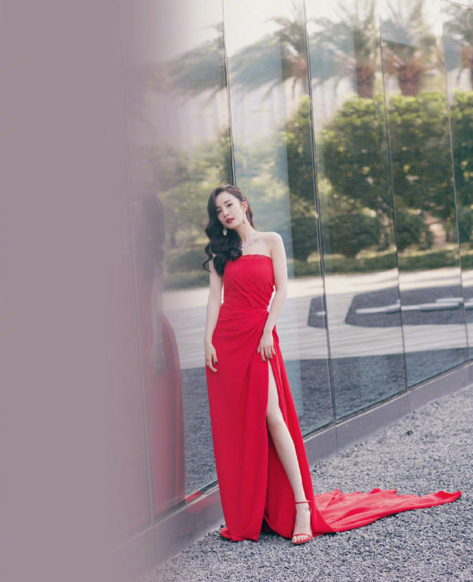 85后流量明星美女杨幂金鸡奖闭幕美图 4