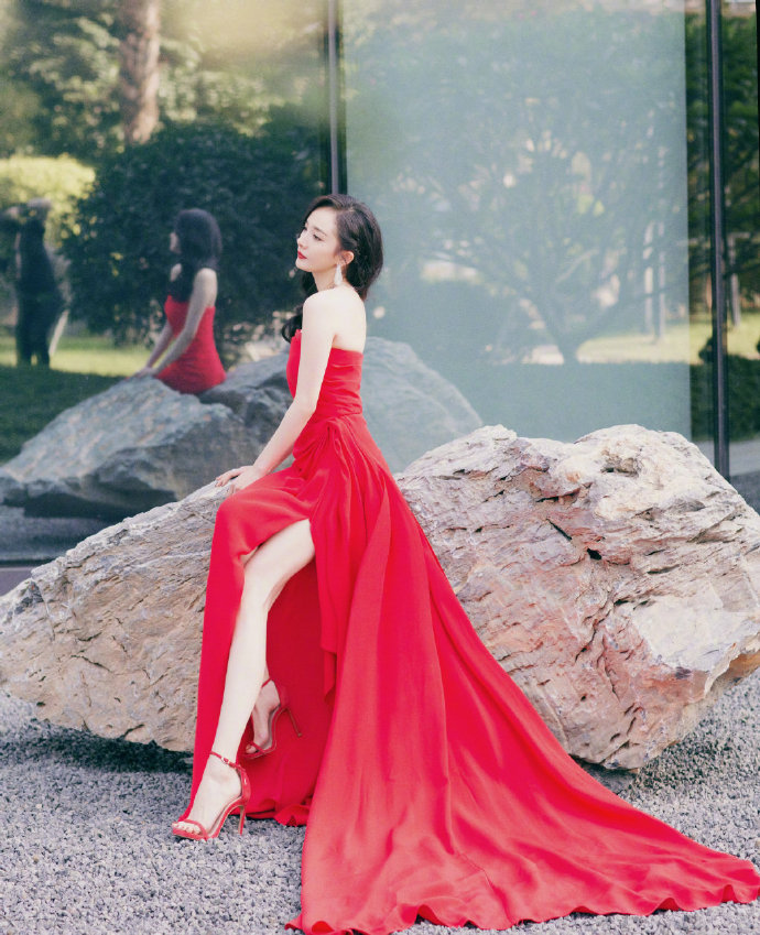 85后流量明星美女杨幂金鸡奖闭幕美图 6