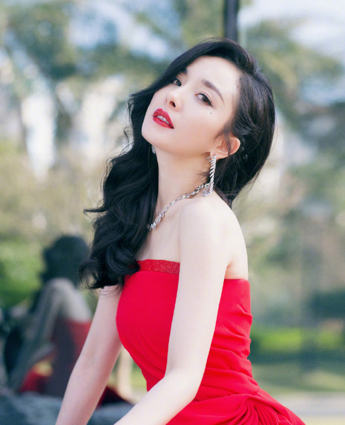 85后流量明星美女杨幂金鸡奖闭幕美图 9