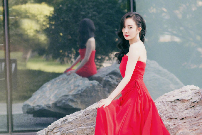 85后流量明星美女杨幂金鸡奖闭幕美图 10