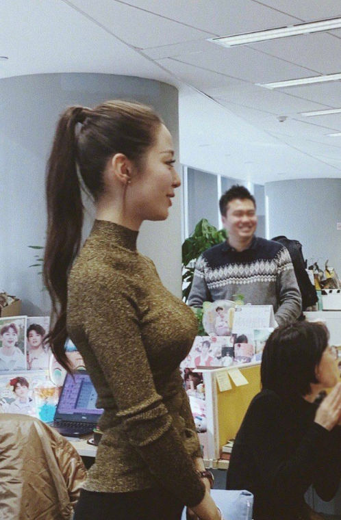 钢琴家朗朗老婆吉娜爱丽丝蚂蚁腰性感身材图片 7