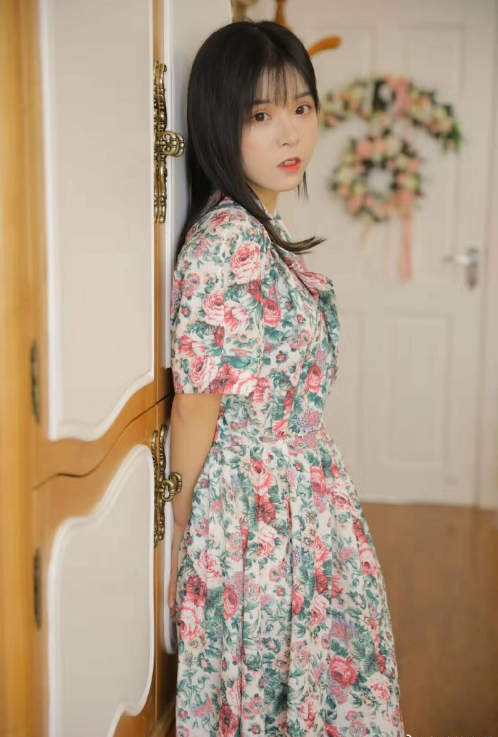 小碎花连衣裙美女校花唯美清纯图片 3