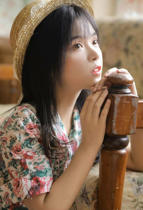 小碎花连衣裙美女校花唯美清纯图片 5