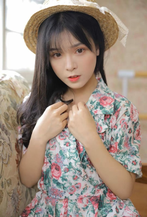小碎花连衣裙美女校花唯美清纯图片 7