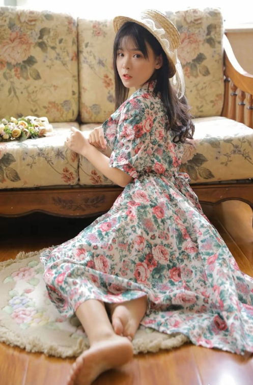 小碎花连衣裙美女校花唯美清纯图片 8