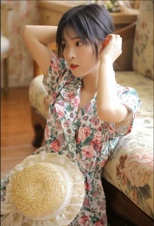 小碎花连衣裙美女校花唯美清纯图片 12