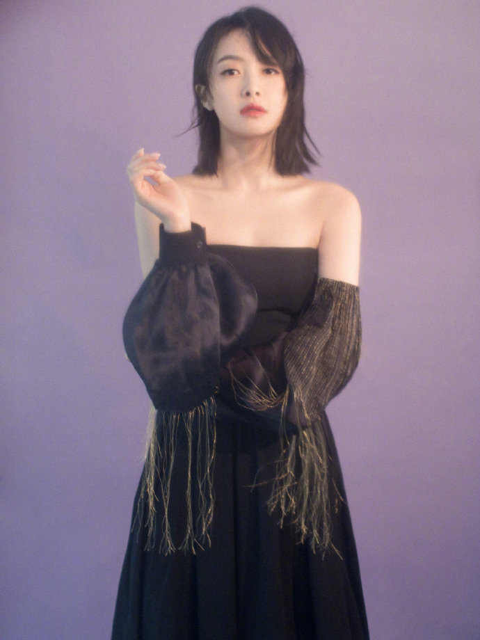 中国明星美女宋茜金缕气球袖长裙写真图片 3