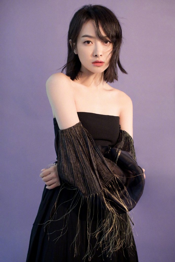 中国明星美女宋茜金缕气球袖长裙写真图片 4