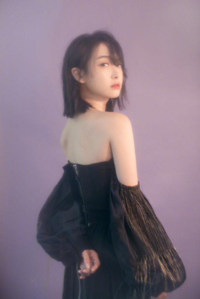 中国明星美女宋茜金缕气球袖长裙写真图片 5
