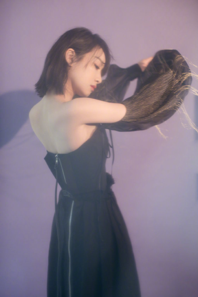 中国明星美女宋茜金缕气球袖长裙写真图片 10