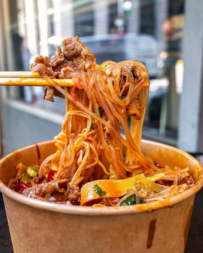 网红小吃美食嗦粉图片 看着就流口水了 2