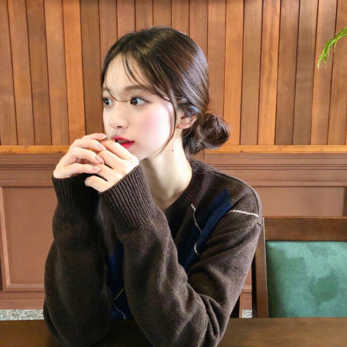 微信头像女生简单大方 美女头像图片 2