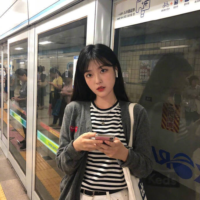 微信头像女生简单大方 美女头像图片 5