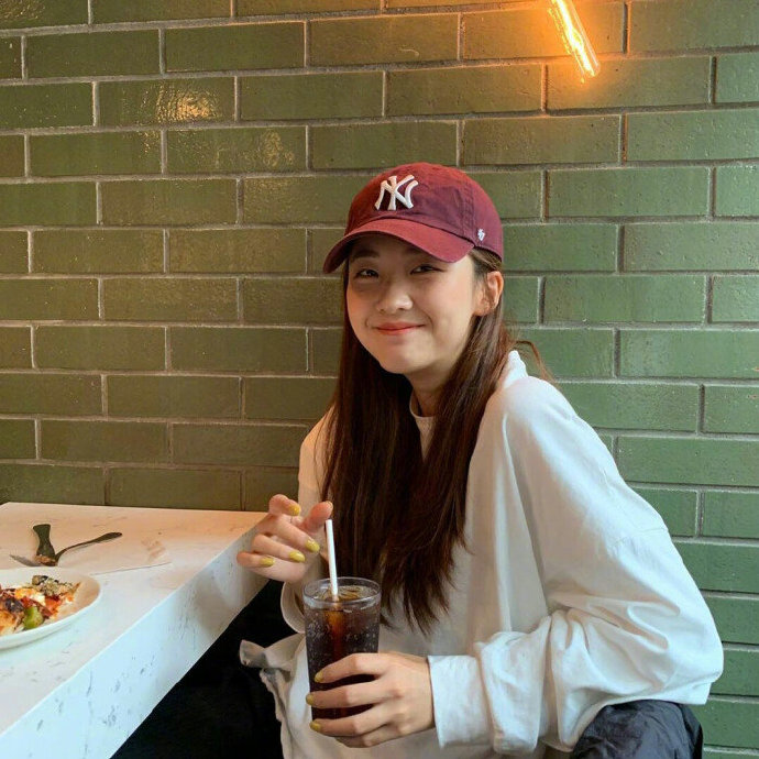 微信头像女生简单大方 美女头像图片 6