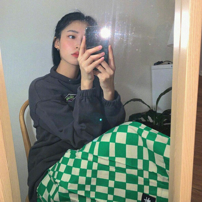 微信头像女生简单大方 美女头像图片 7