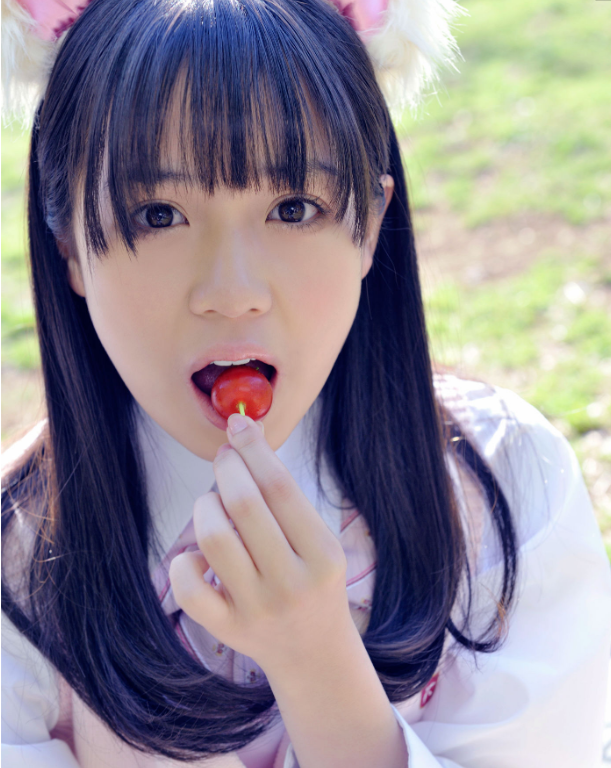 兔耳朵萌妹子小萝莉户外写真图片 3
