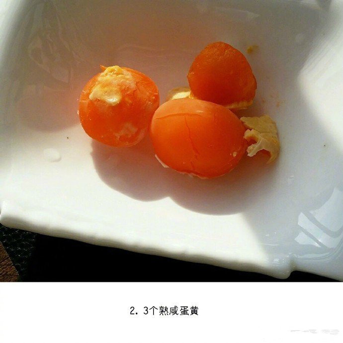 爽滑可口家常菜蟹黄豆腐的做法 4