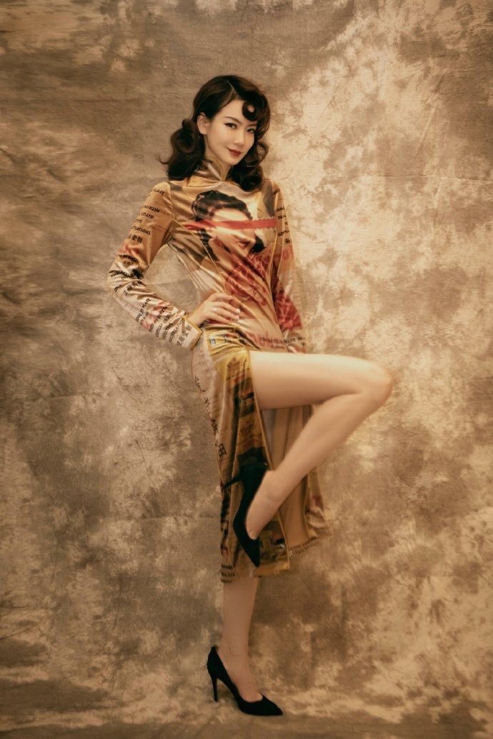 四川美女明星戚薇复古旗袍写真图片风情万种 5