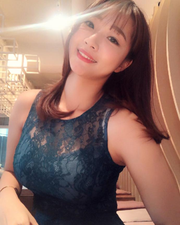 韩国美女可爱又性感的时尚辣妈图片 2