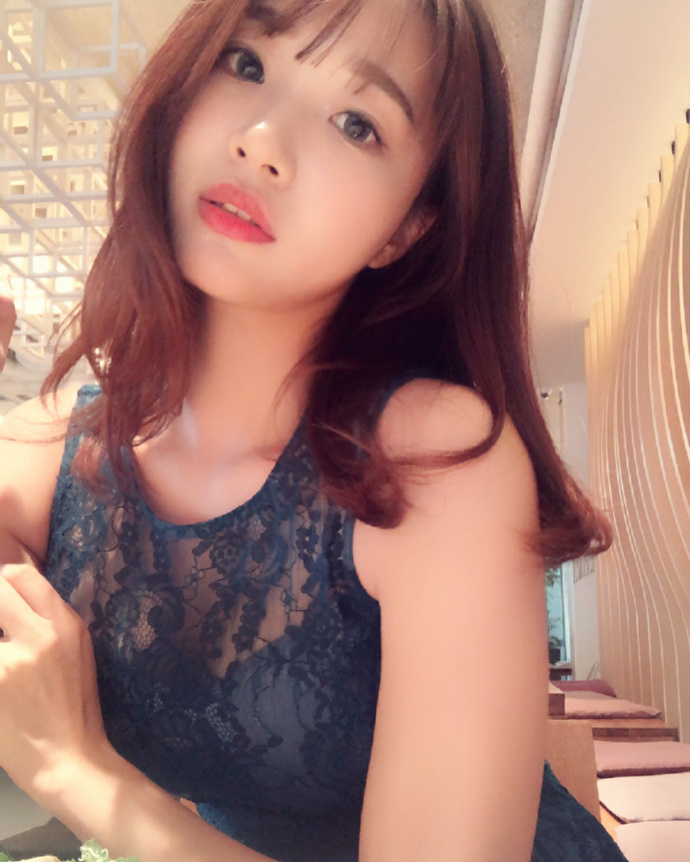 韩国美女可爱又性感的时尚辣妈图片 3