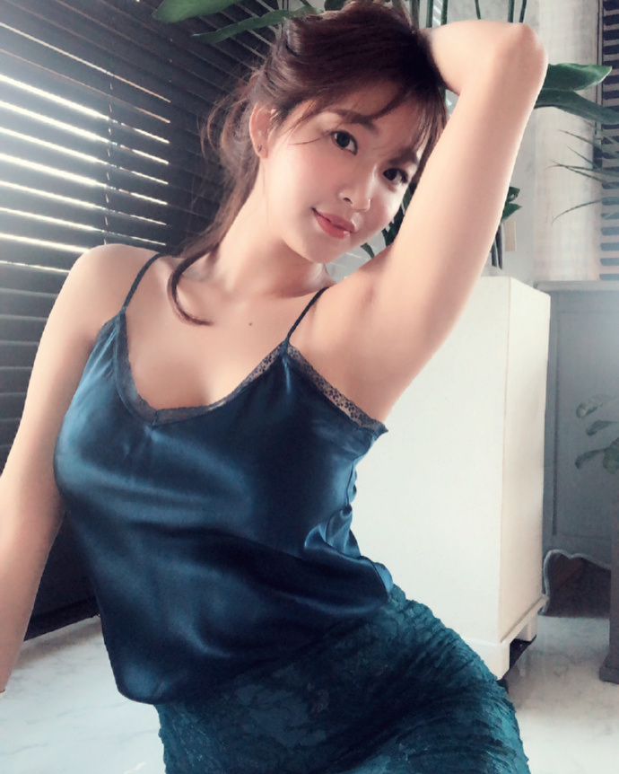 韩国美女可爱又性感的时尚辣妈图片 4