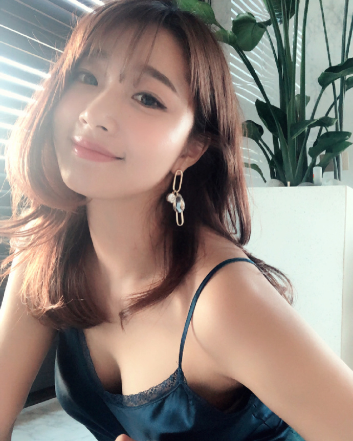 韩国美女可爱又性感的时尚辣妈图片 5