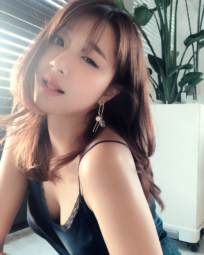 韩国美女可爱又性感的时尚辣妈图片 6