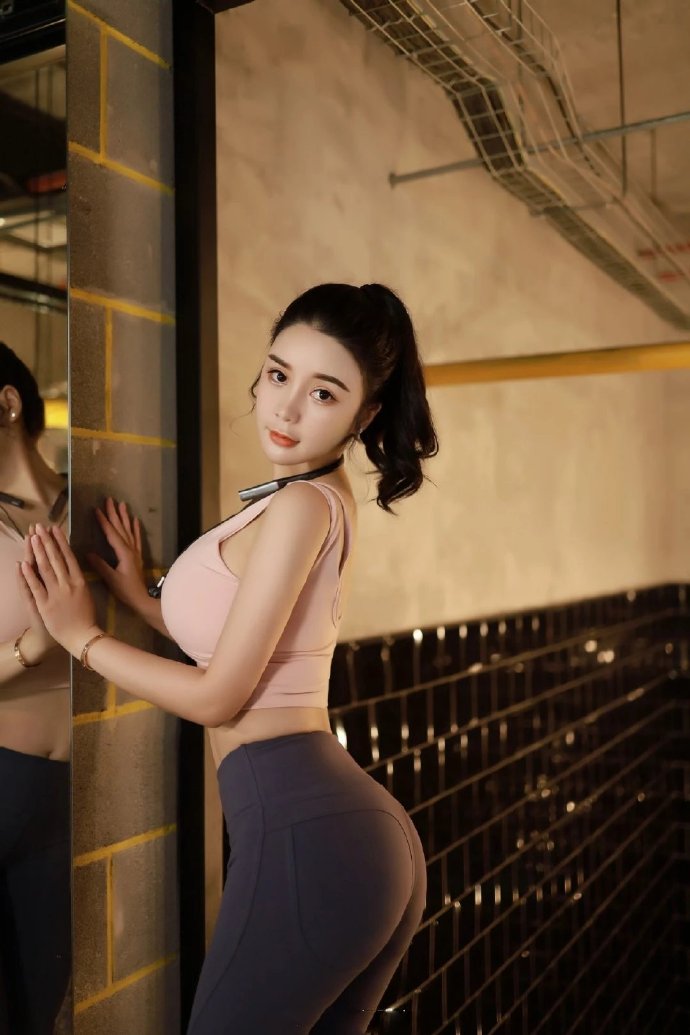 美貌与身材并存极品美女写真图片 4