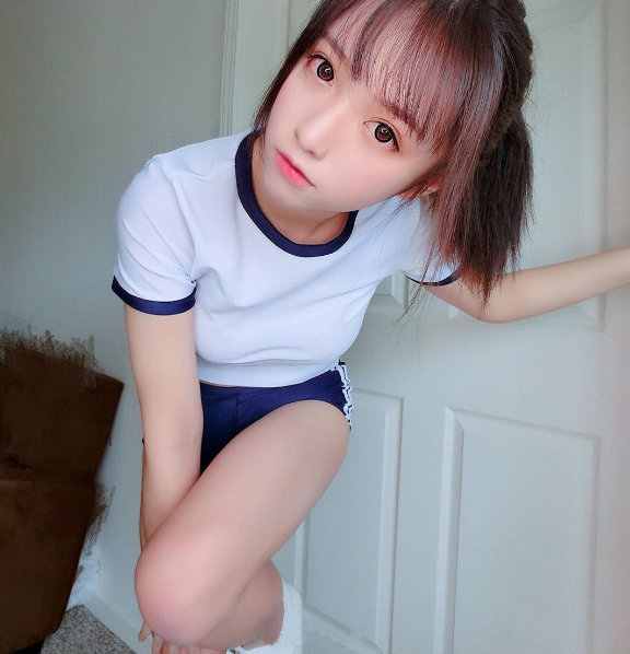 运动装阳光小美女图片 5