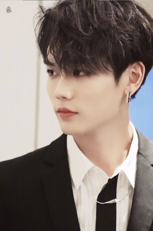 90后男明星小狼狗林彦俊韩系美少年图片 4