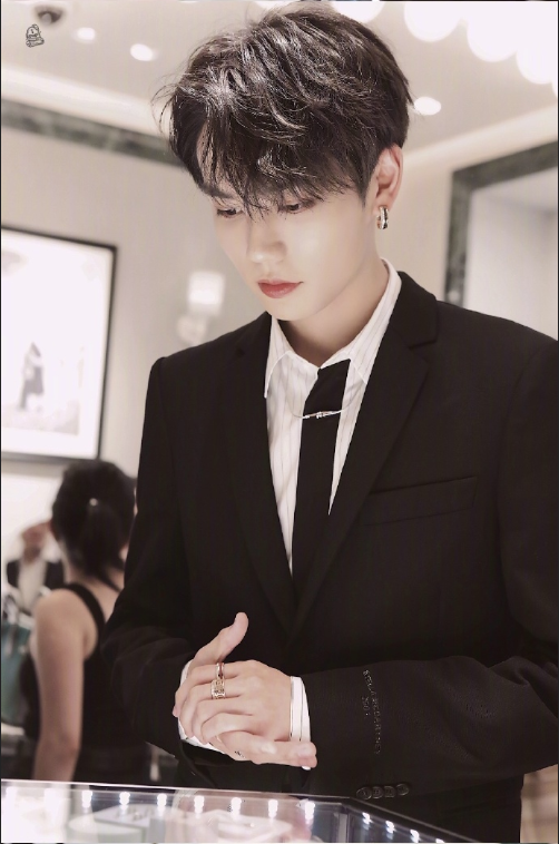 90后男明星小狼狗林彦俊韩系美少年图片 6