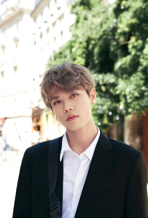 90后男明星小狼狗林彦俊韩系美少年图片 9