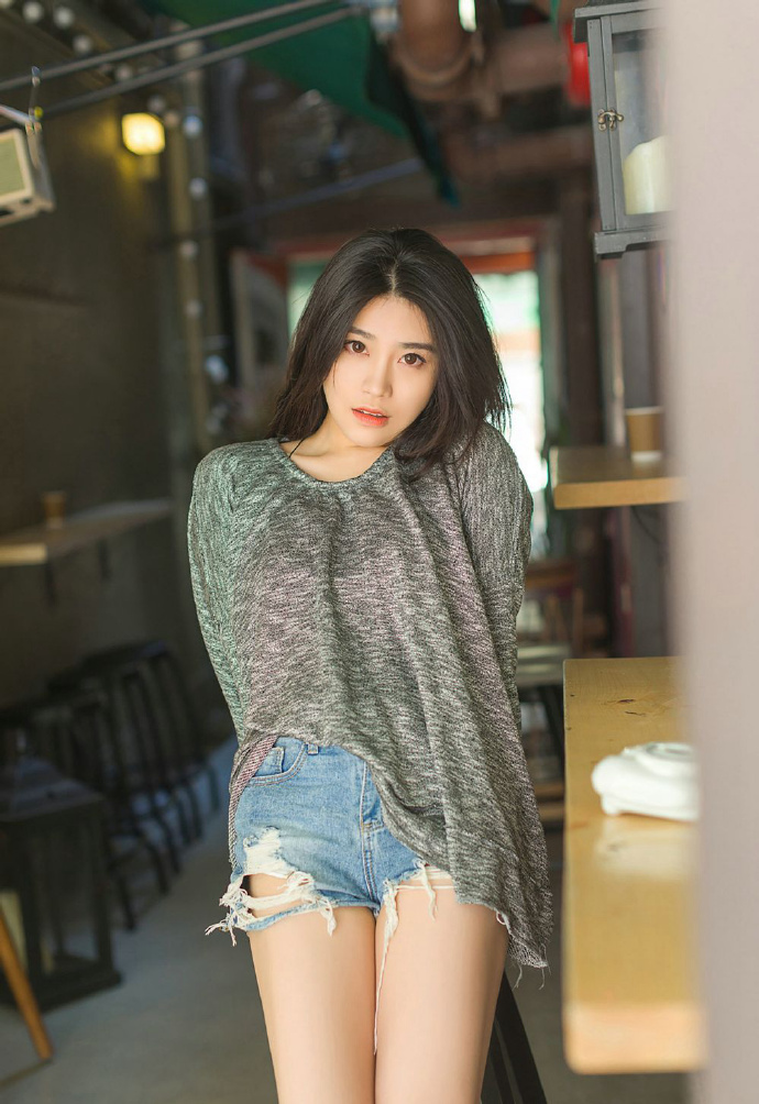 极品美腿美女街拍图片 长腿美女图片 8