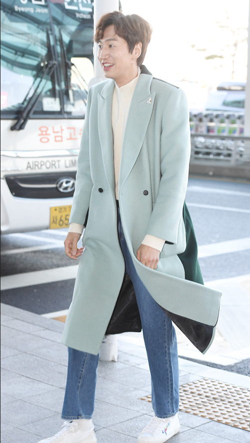 韩国男明星李光洙迷人的微笑图片 8