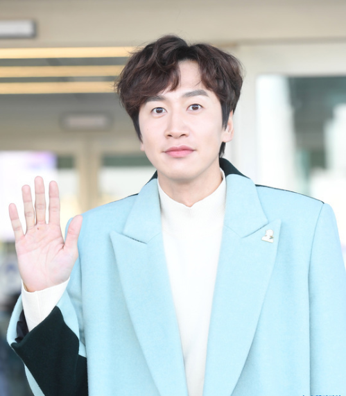 韩国男明星李光洙迷人的微笑图片 9