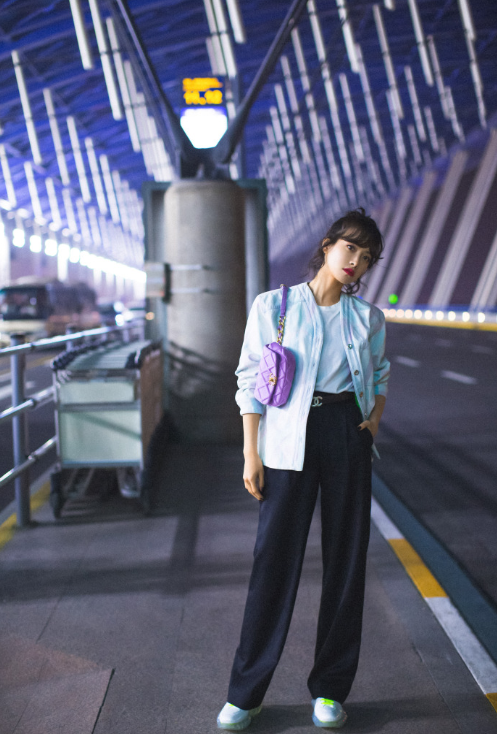 中国美女明星宋茜羊毛卷发型图片 3