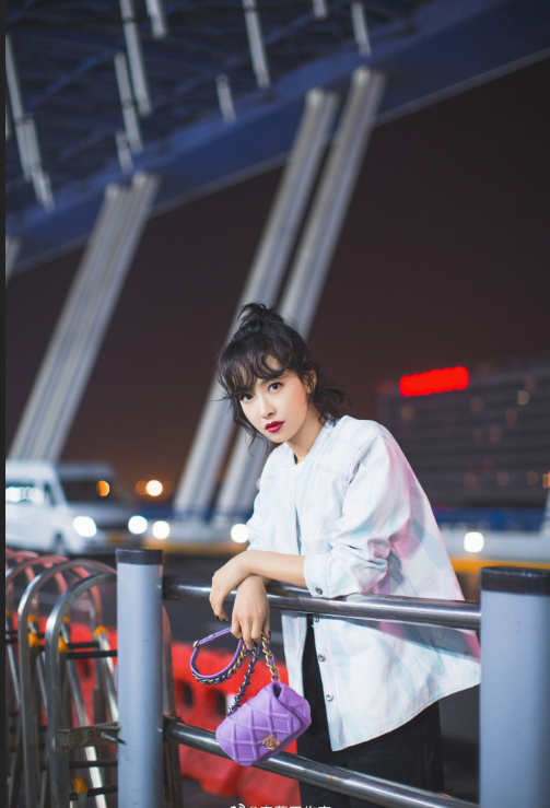中国美女明星宋茜羊毛卷发型图片 7