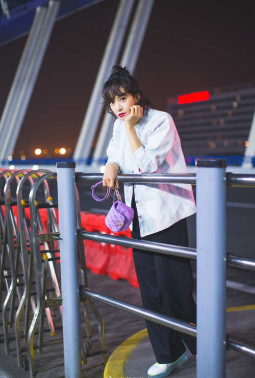 中国美女明星宋茜羊毛卷发型图片 9