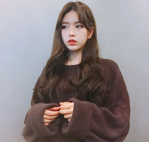 蜜茶色甜系少女波浪卷亚洲美女自拍照图片 2
