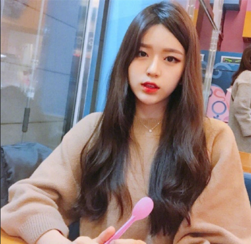 蜜茶色甜系少女波浪卷亚洲美女自拍照图片 3
