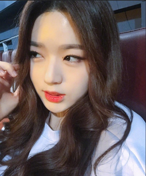 蜜茶色甜系少女波浪卷亚洲美女自拍照图片 6