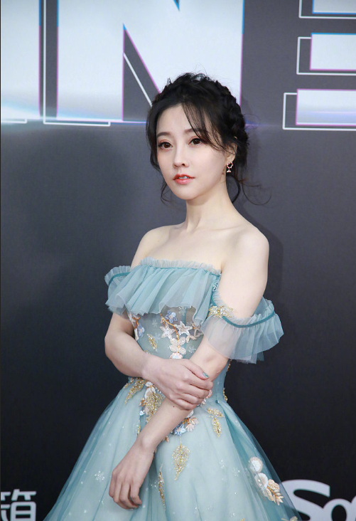 中国美女图片 斗鱼主播冯提莫红毯图片 2