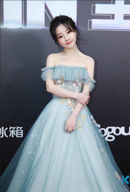 中国美女图片 斗鱼主播冯提莫红毯图片 6