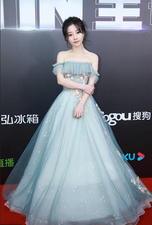 中国美女图片 斗鱼主播冯提莫红毯图片 7
