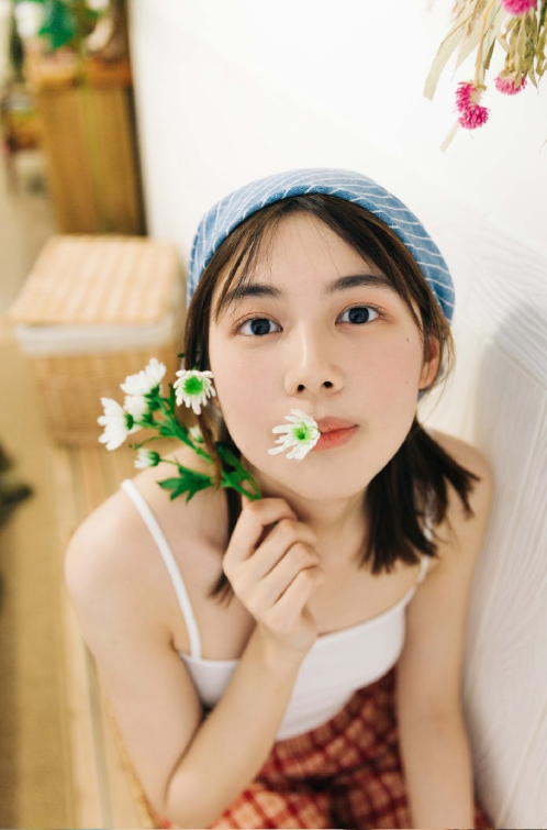 牛奶般白净的清纯美女私房照图片 2