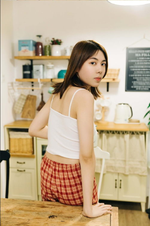 牛奶般白净的清纯美女私房照图片 6